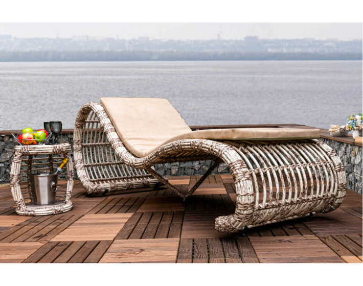 Шезлонг из ротанга «Аурелия Сан Лаунж»